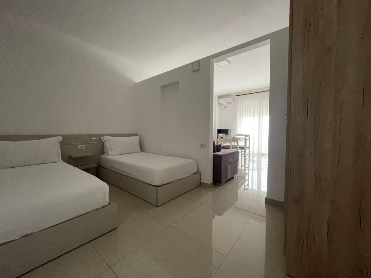 Kraal Apartments Vlorë Buitenkant foto