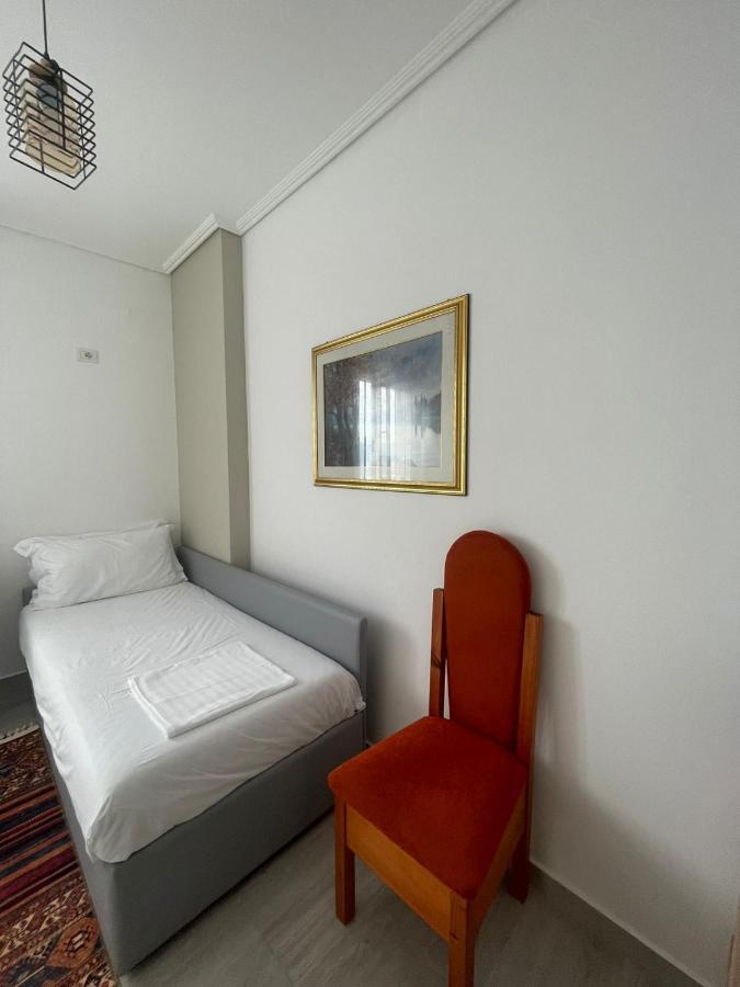 Kraal Apartments Vlorë Buitenkant foto